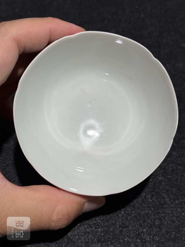 清雍正 胭脂红釉暗刻花口茶圆一对 - 图12